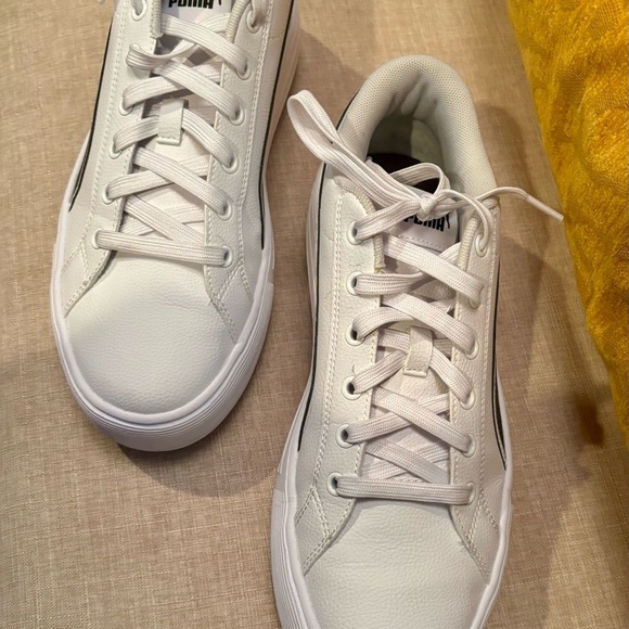 PUMA Size 10 Platform Sneakers. Worn Once. Excellent Condition! - Picture 4 of 6